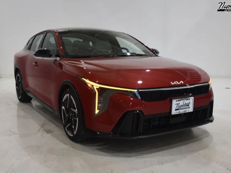 2025 Kia K4 GT-Line photo 1