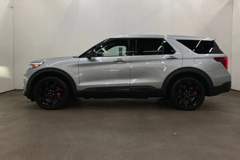 2022 Ford Explorer ST photo 1