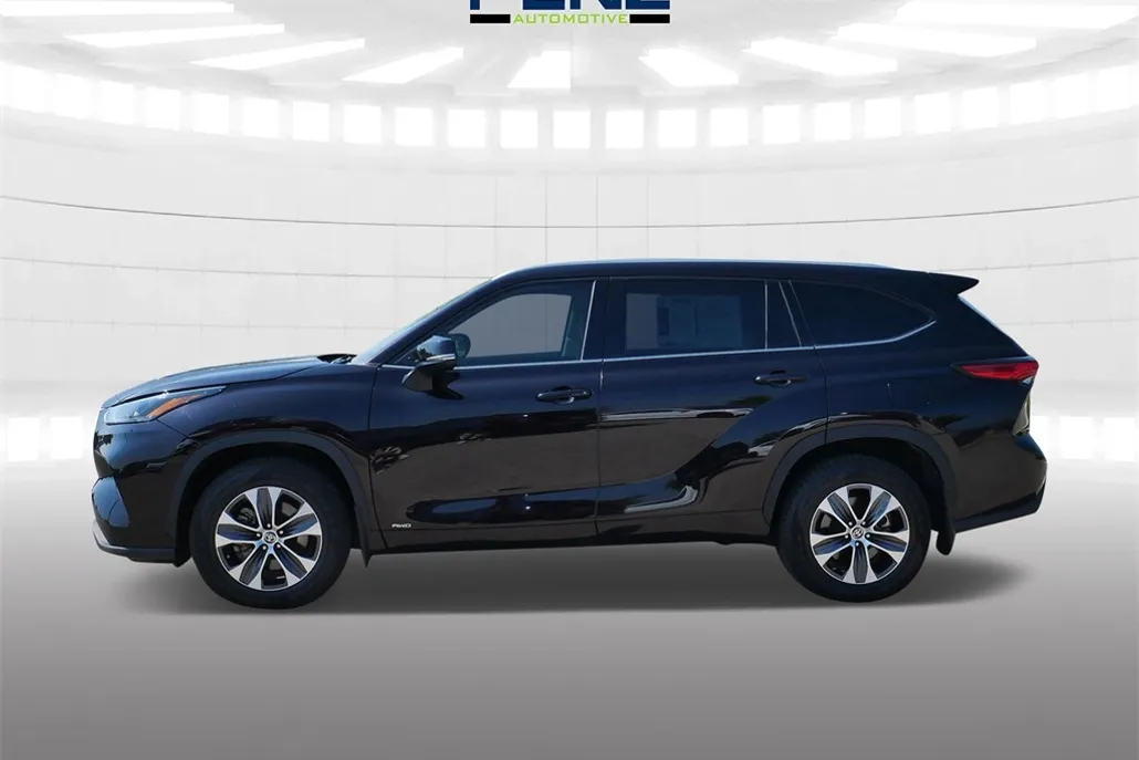 2022 Toyota Highlander Hybrid XLE photo 1
