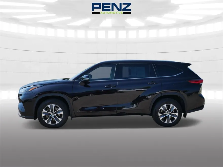 2022 Toyota Highlander Hybrid XLE photo 1