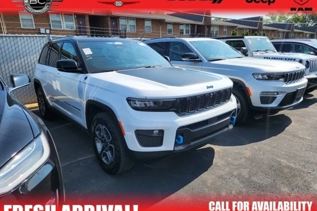 2022 Jeep Cherokee Trailhawk 4xe photo 1