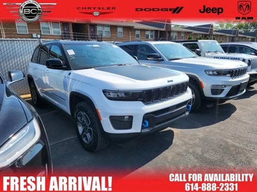 2022 Jeep Cherokee Trailhawk 4xe photo 1
