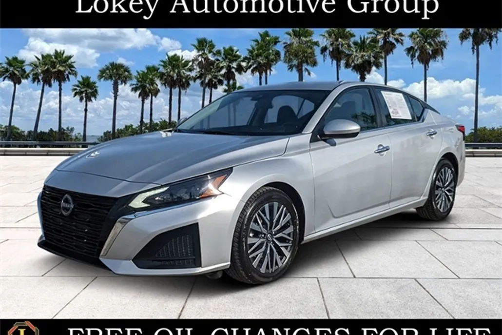 2023 Nissan Altima 2.5 SV photo 1