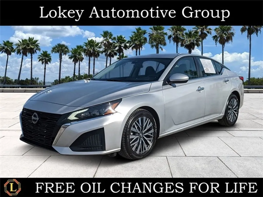2023 Nissan Altima 2.5 SV photo 1