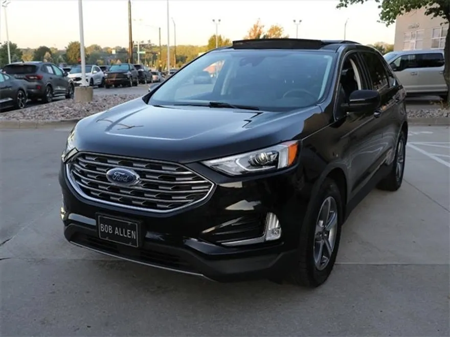2022 Ford Edge SEL photo 1