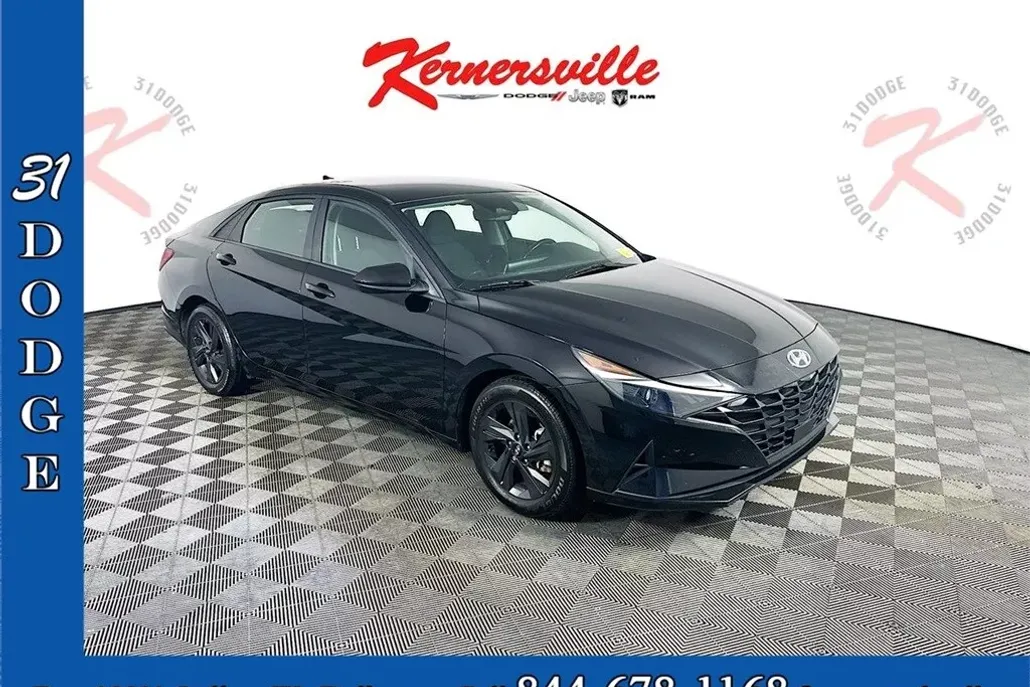 2022 Hyundai Elantra SEL Convenience photo 1