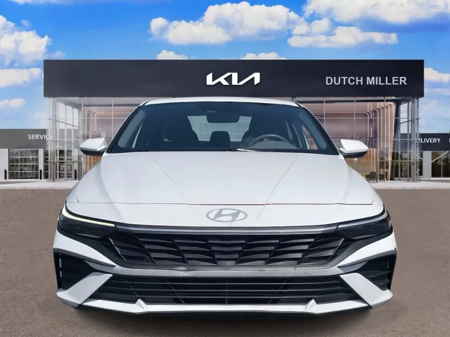 2024 Hyundai Elantra SEL photo 1