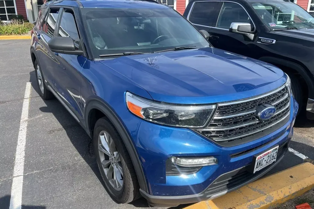 2020 Ford Explorer XLT photo 1