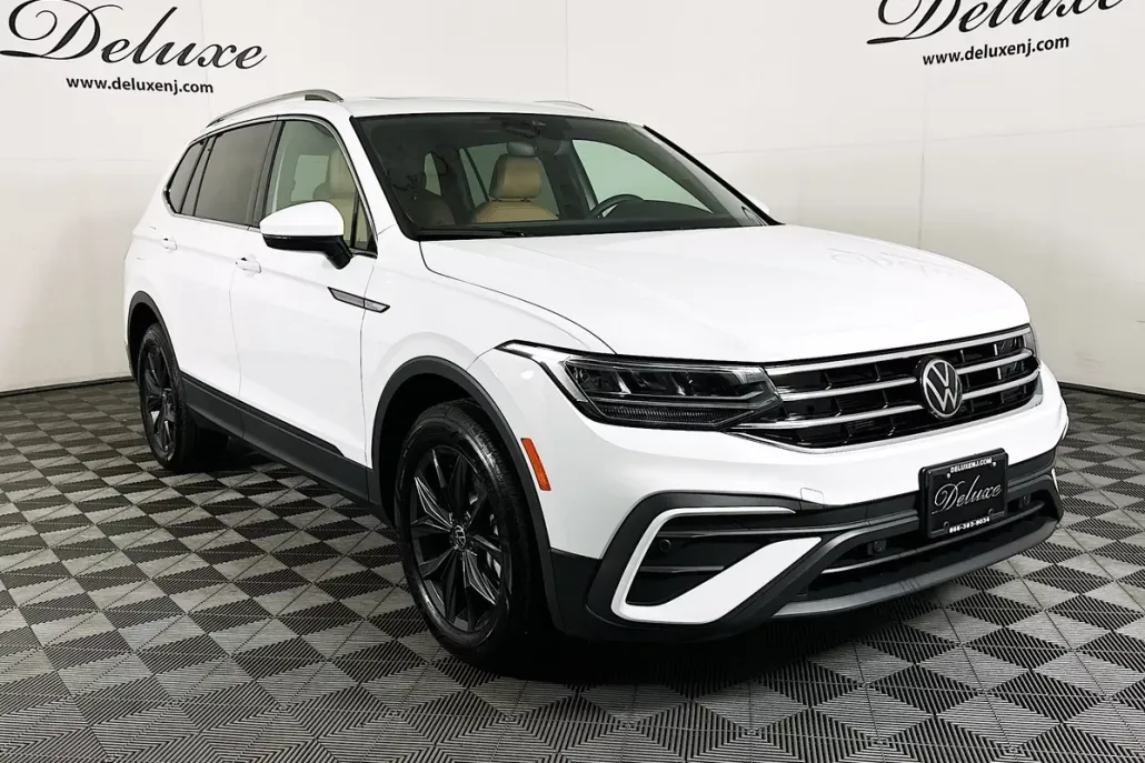 2024 Volkswagen Tiguan SE Wolfsburg Edition photo 1