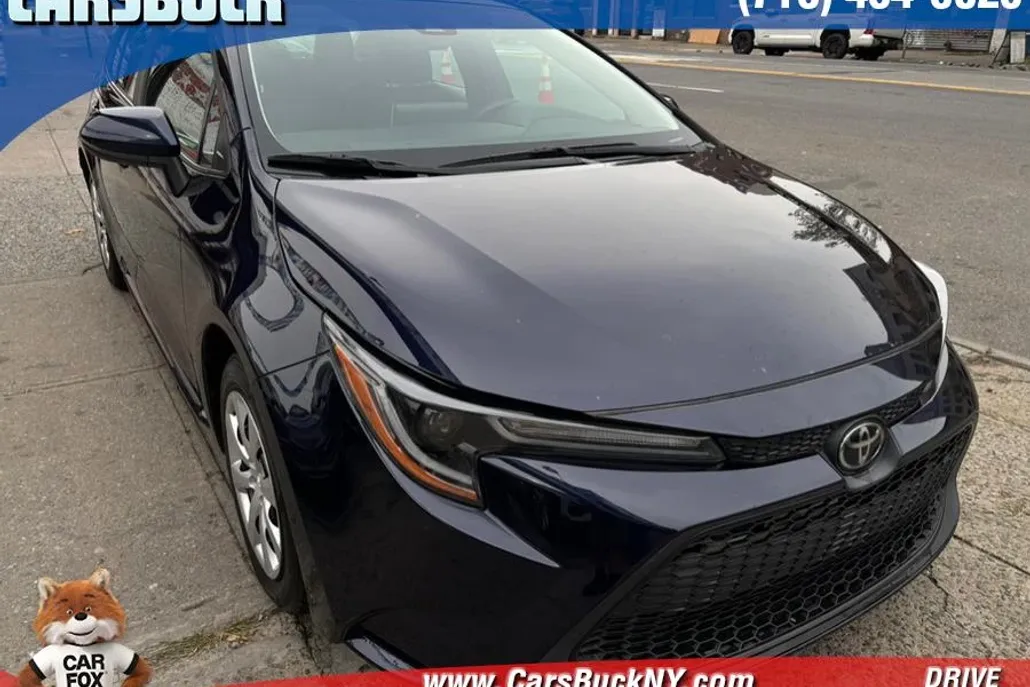 2021 Toyota Corolla LE photo 1