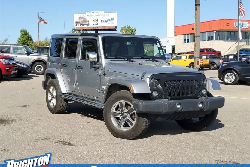 2014 Jeep Wrangler Unlimited Sahara photo 1