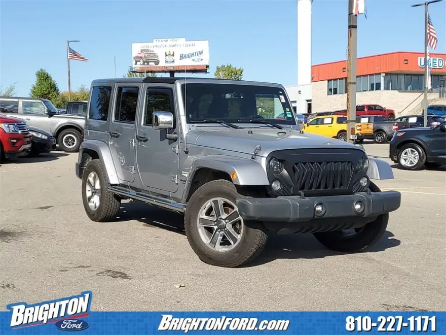 2014 Jeep Wrangler Unlimited Sahara photo 1