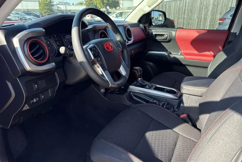 2022 Toyota Tacoma SR5 V6 photo 1