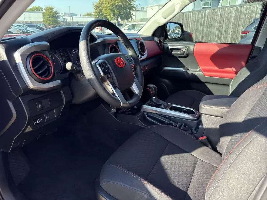 2022 Toyota Tacoma SR5 V6 photo 1