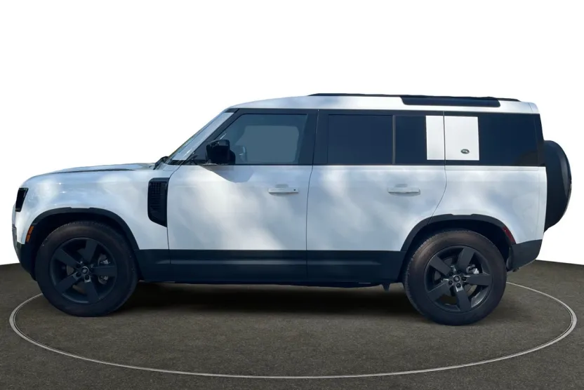 2024 Land Rover Defender 110 S photo 1
