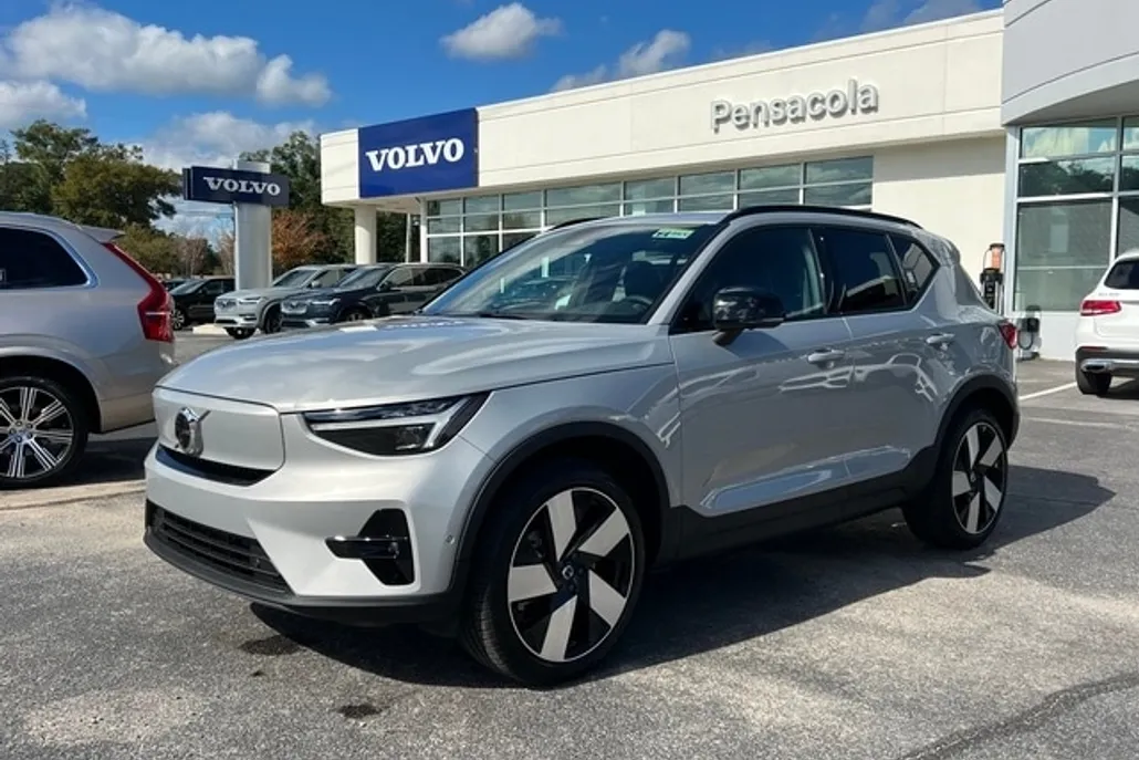 2024 Volvo XC40 Recharge Plus photo 1