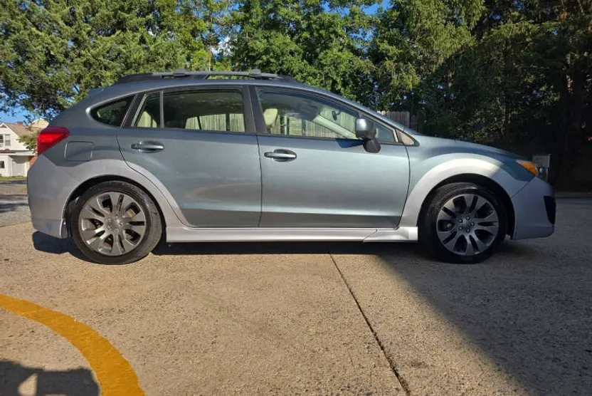 2012 Subaru Impreza 2.0i Sport Premium photo 1