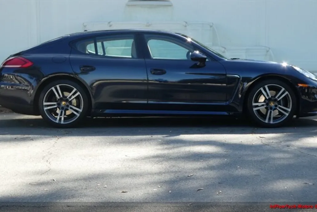2016 Porsche Panamera photo 1