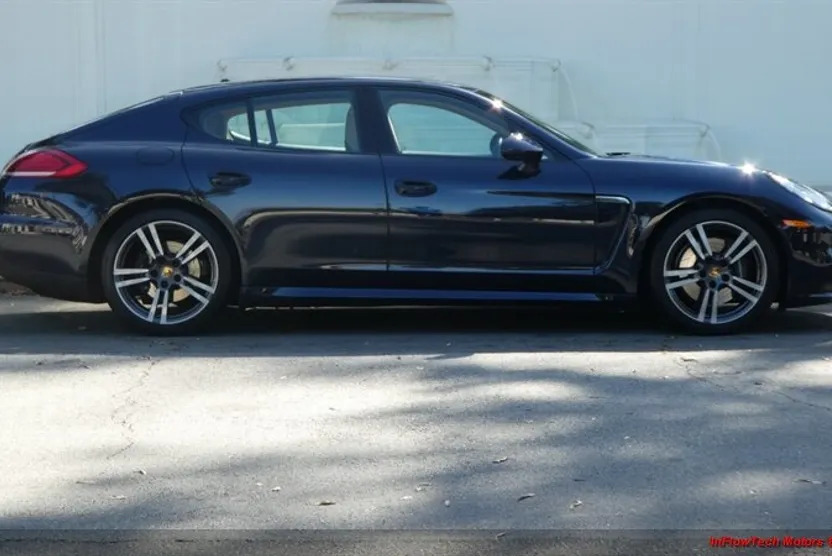 2016 Porsche Panamera photo 1