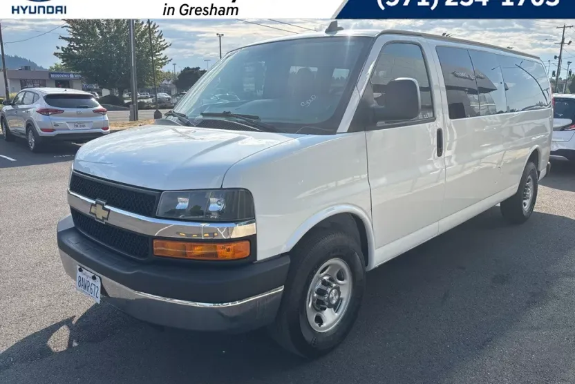 2016 Chevrolet Express 3500 Passenger Van photo 1