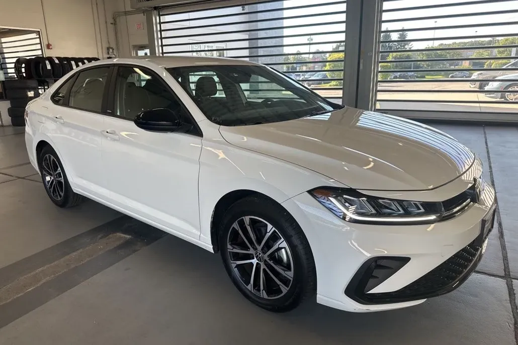 2025 Volkswagen Jetta 1.5T Sport photo 1