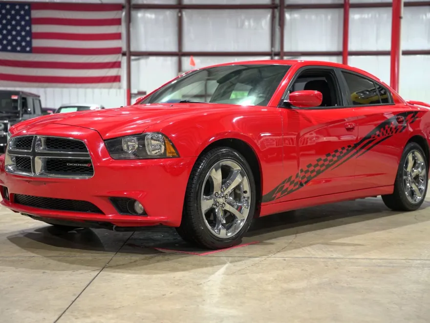 2014 Dodge Charger SXT photo 1