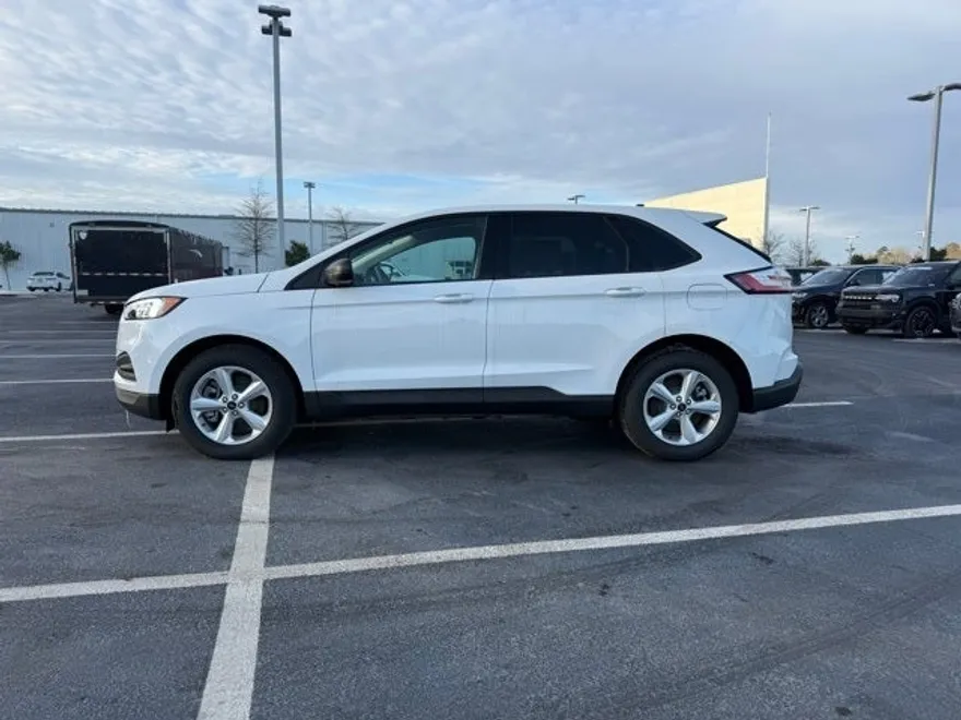 2024 Ford Edge SE photo 1