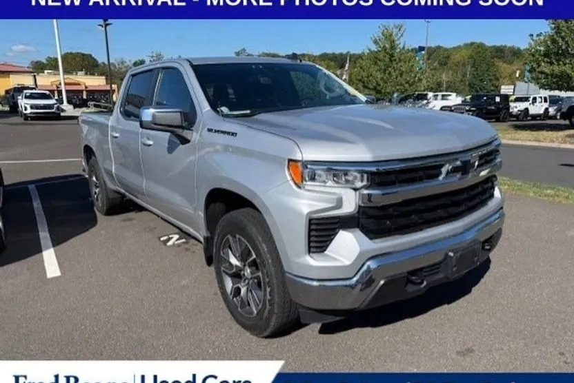 2022 Chevrolet Silverado 1500 LT photo 1