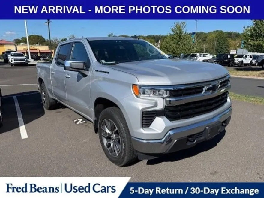 2022 Chevrolet Silverado 1500 LT photo 1