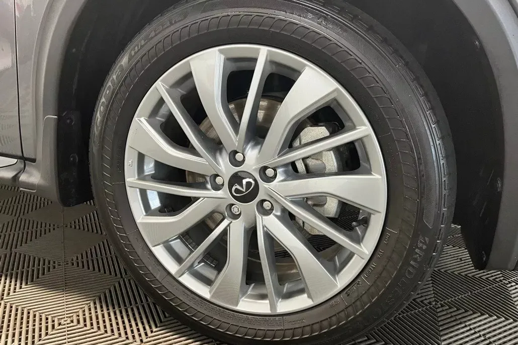 2023 Infiniti QX50 Luxe photo 1