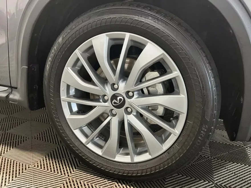 2023 Infiniti QX50 Luxe photo 1