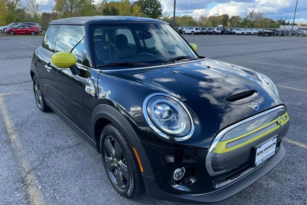 2021 Mini Cooper Hardtop SE photo 1