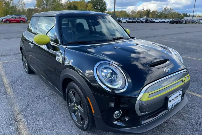 2021 Mini Cooper Hardtop SE photo 1