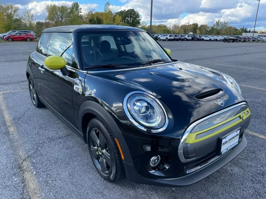 2021 Mini Cooper Hardtop SE photo 1