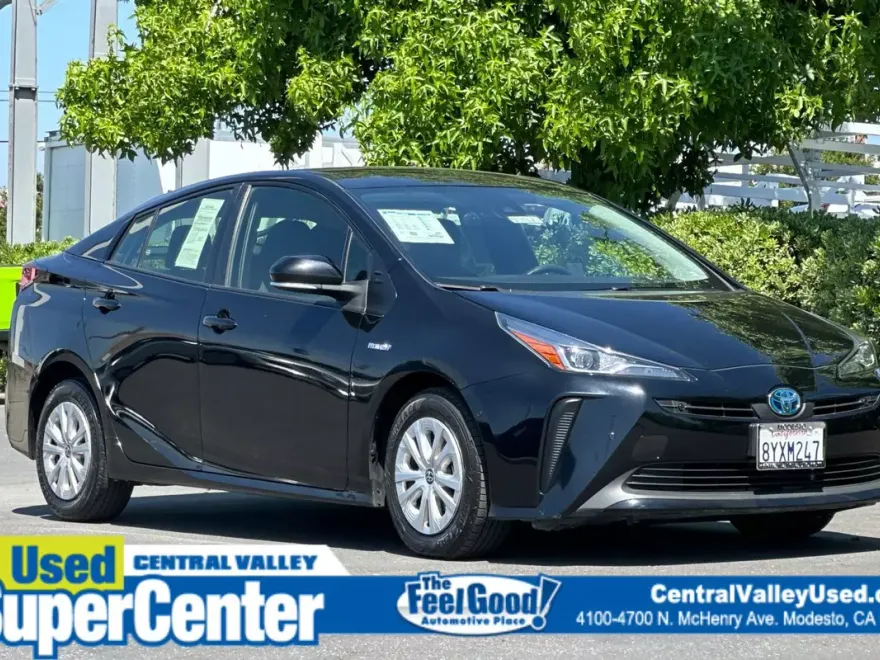 2022 Toyota Prius L Eco photo 1