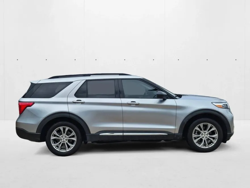 2021 Ford Explorer XLT photo 1