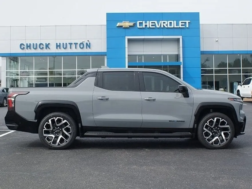 2025 Chevrolet Silverado EV RST photo 1