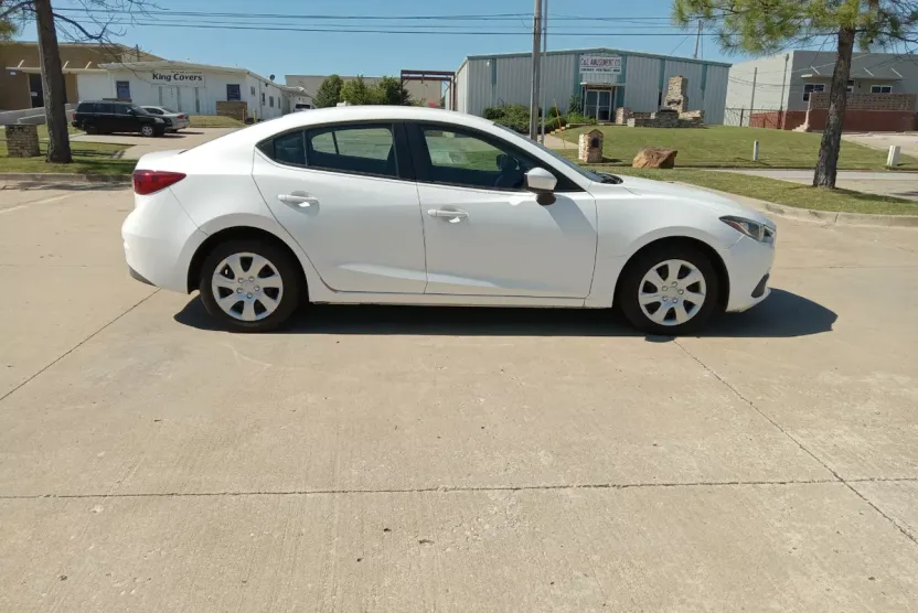 2016 Mazda Mazda3 i Sport photo 1