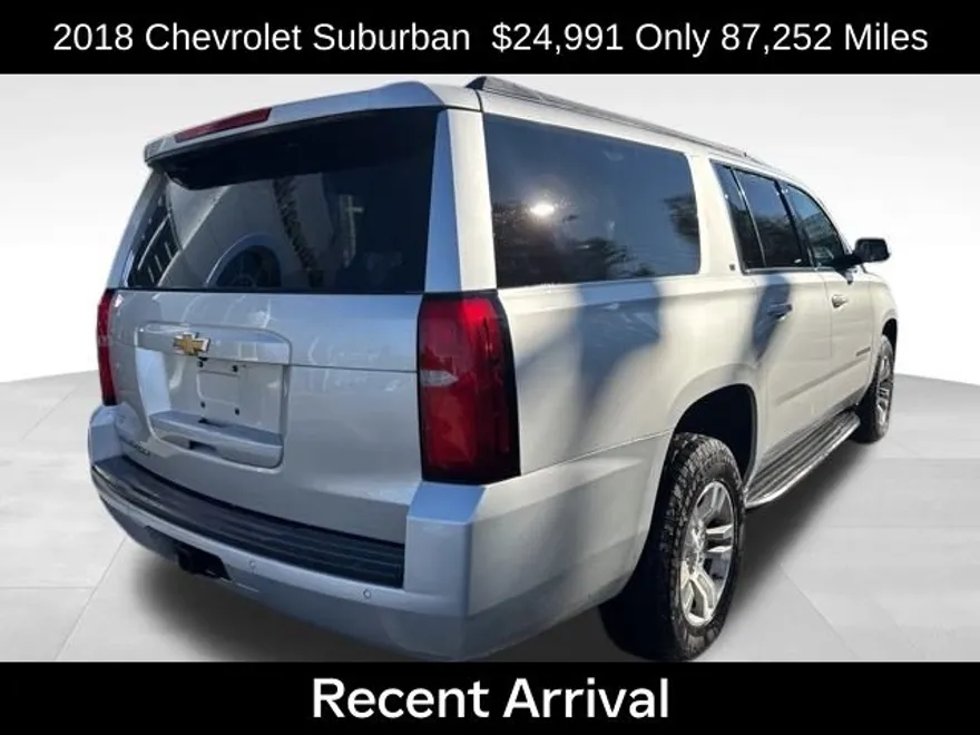 2018 Chevrolet Suburban LT photo 1