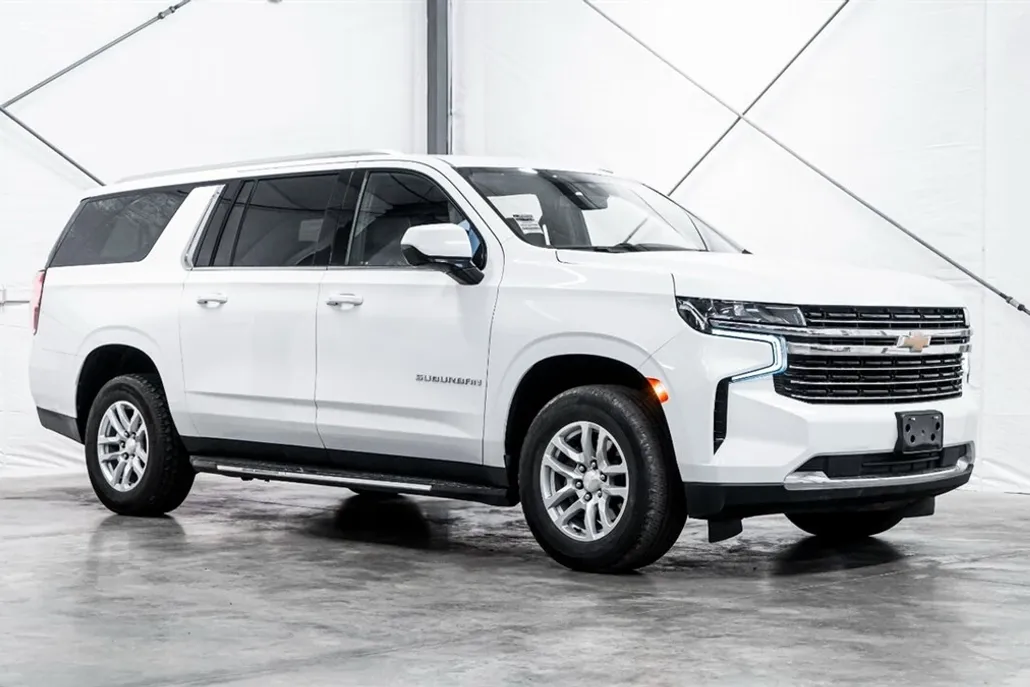 2021 Chevrolet Suburban LT photo 1
