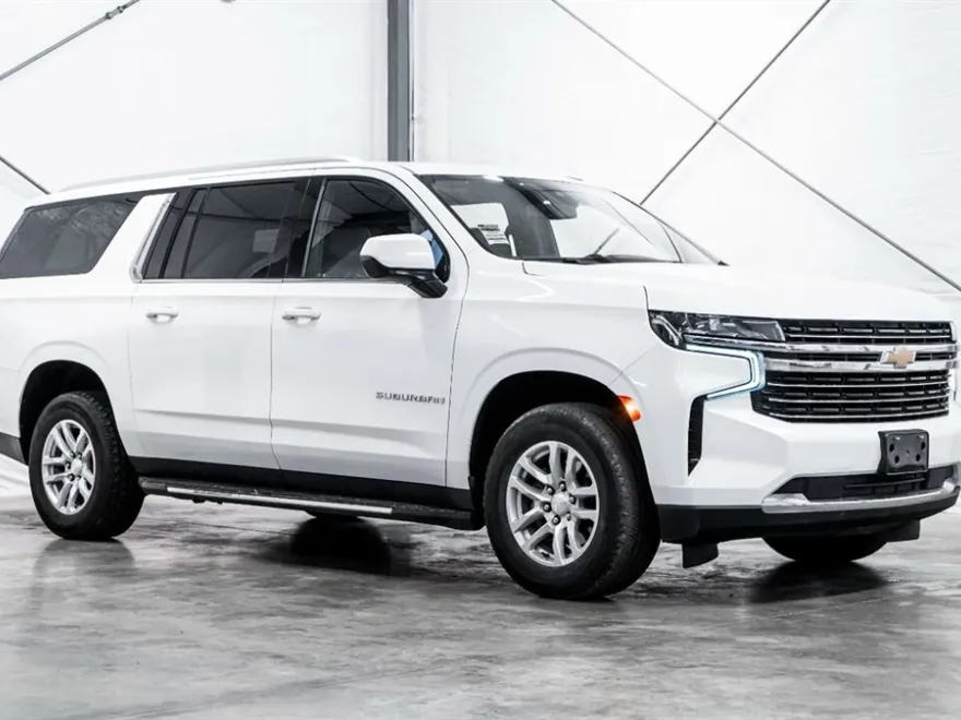 2021 Chevrolet Suburban LT photo 1