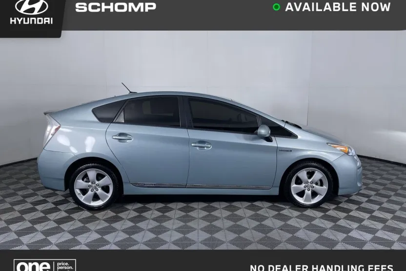 2015 Toyota Prius Four photo 1