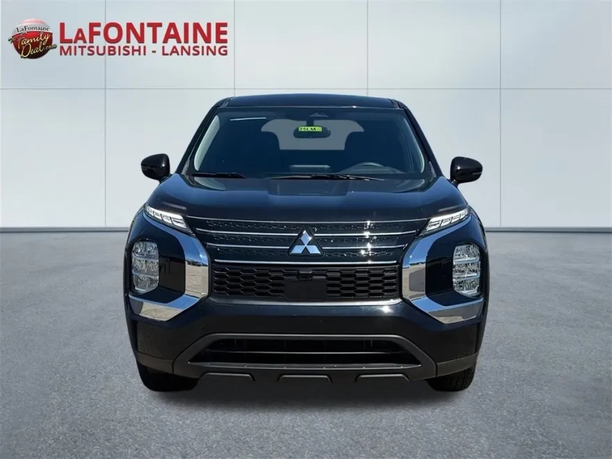 2025 Mitsubishi Outlander PHEV ES photo 1