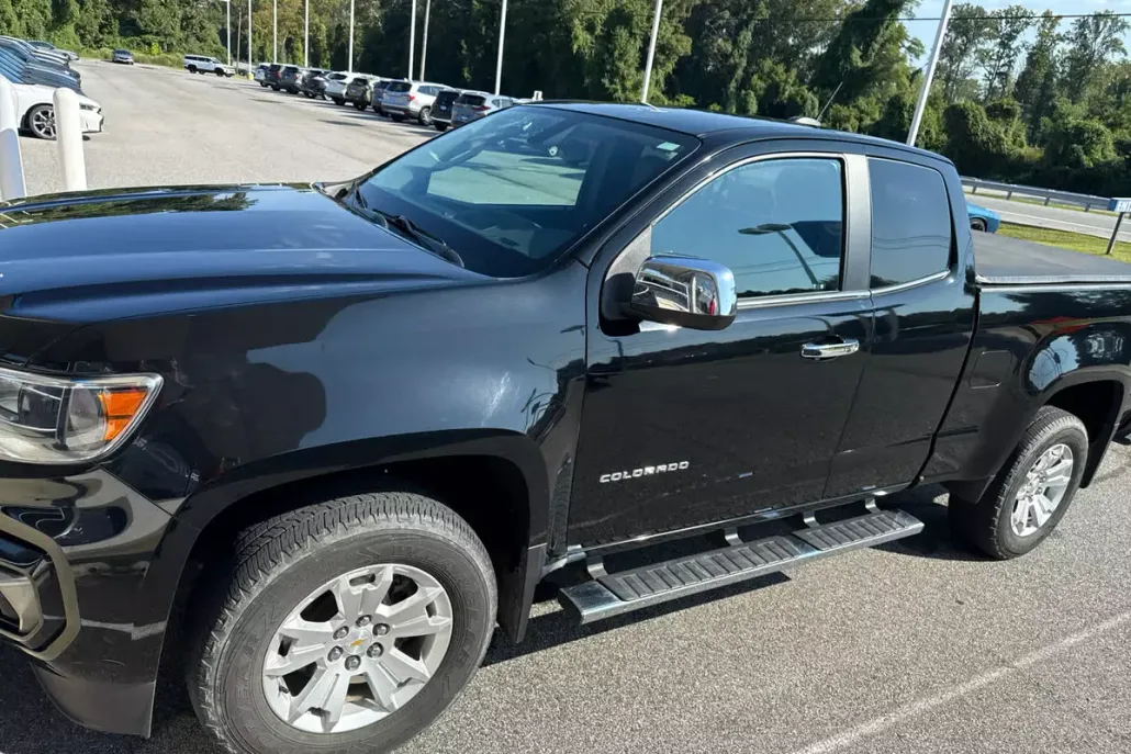 2022 Chevrolet Colorado LT photo 1