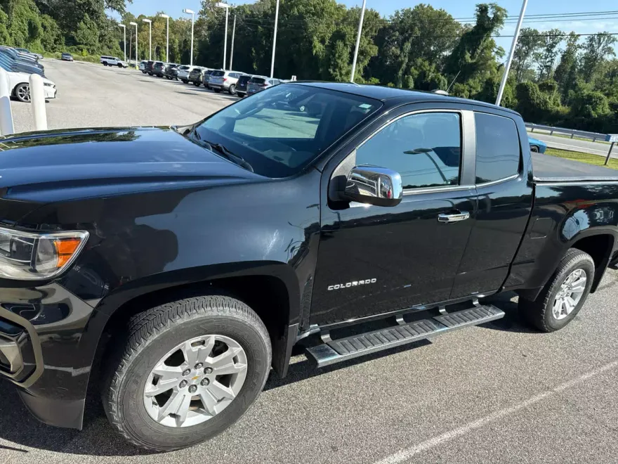 2022 Chevrolet Colorado LT photo 1