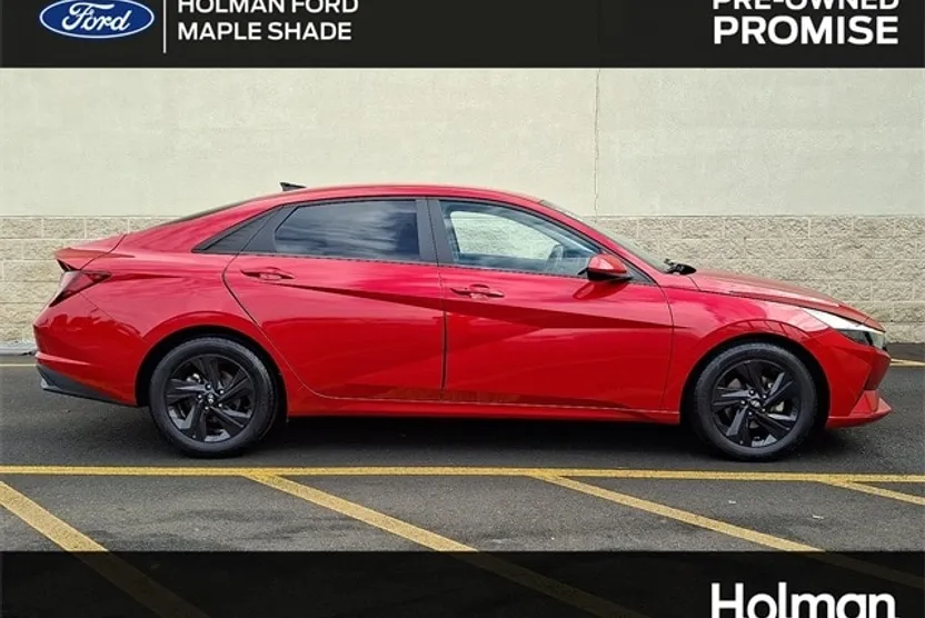 2022 Hyundai Elantra SEL photo 1