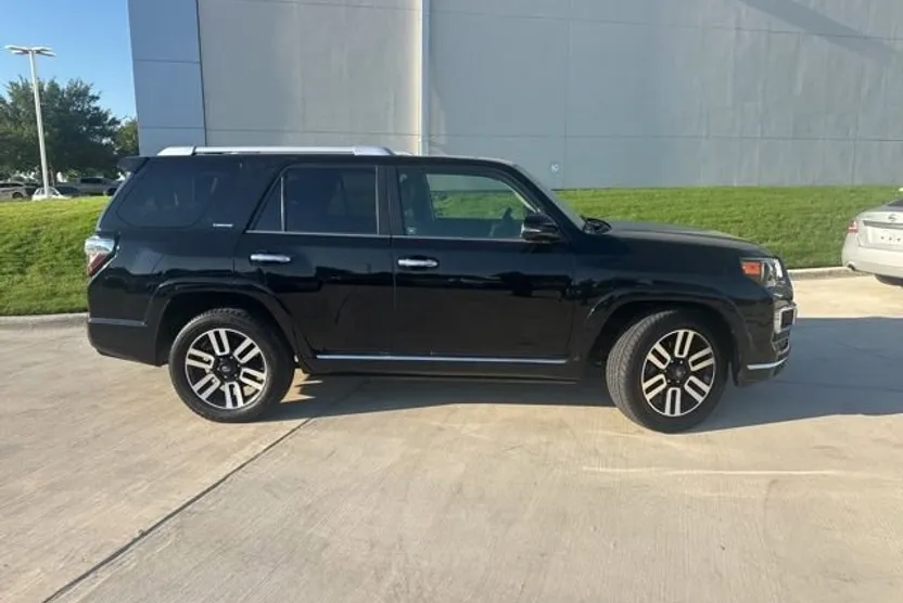 2023 Toyota 4Runner Limited photo 1