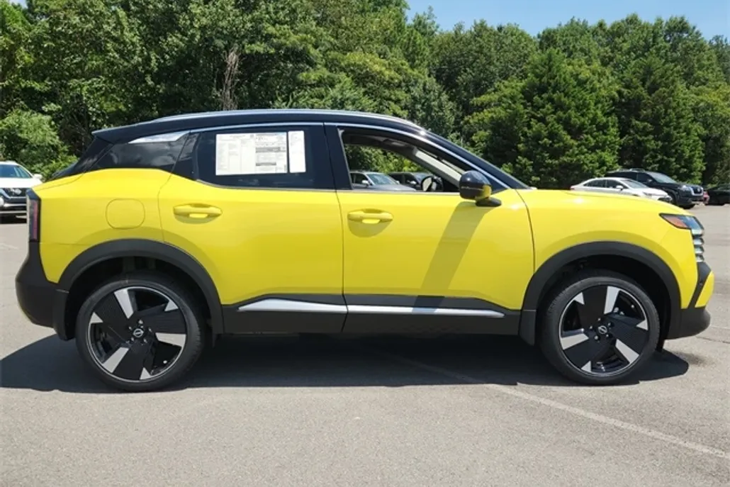 2025 Nissan Kicks SR photo 1