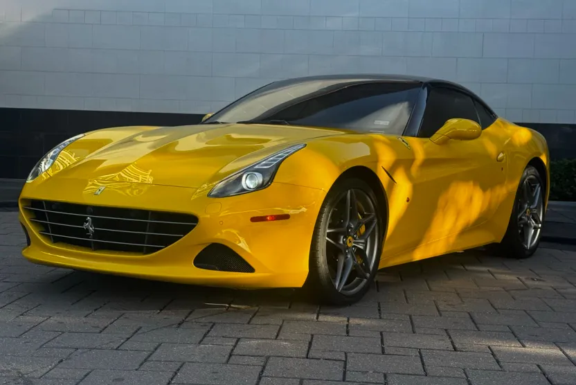 2017 Ferrari California T photo 1
