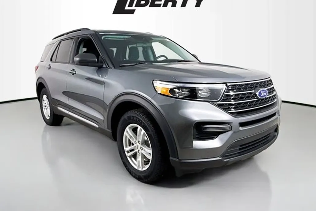 2022 Ford Explorer XLT photo 1